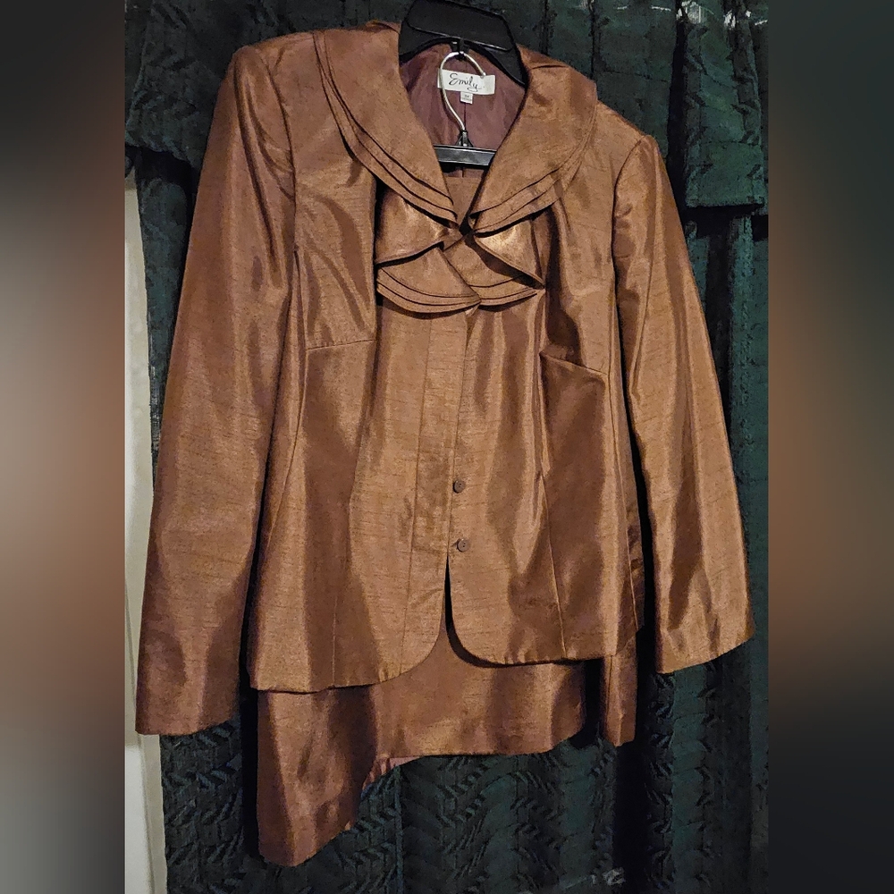 Ladies 2 piece suit (jacket and skirt)